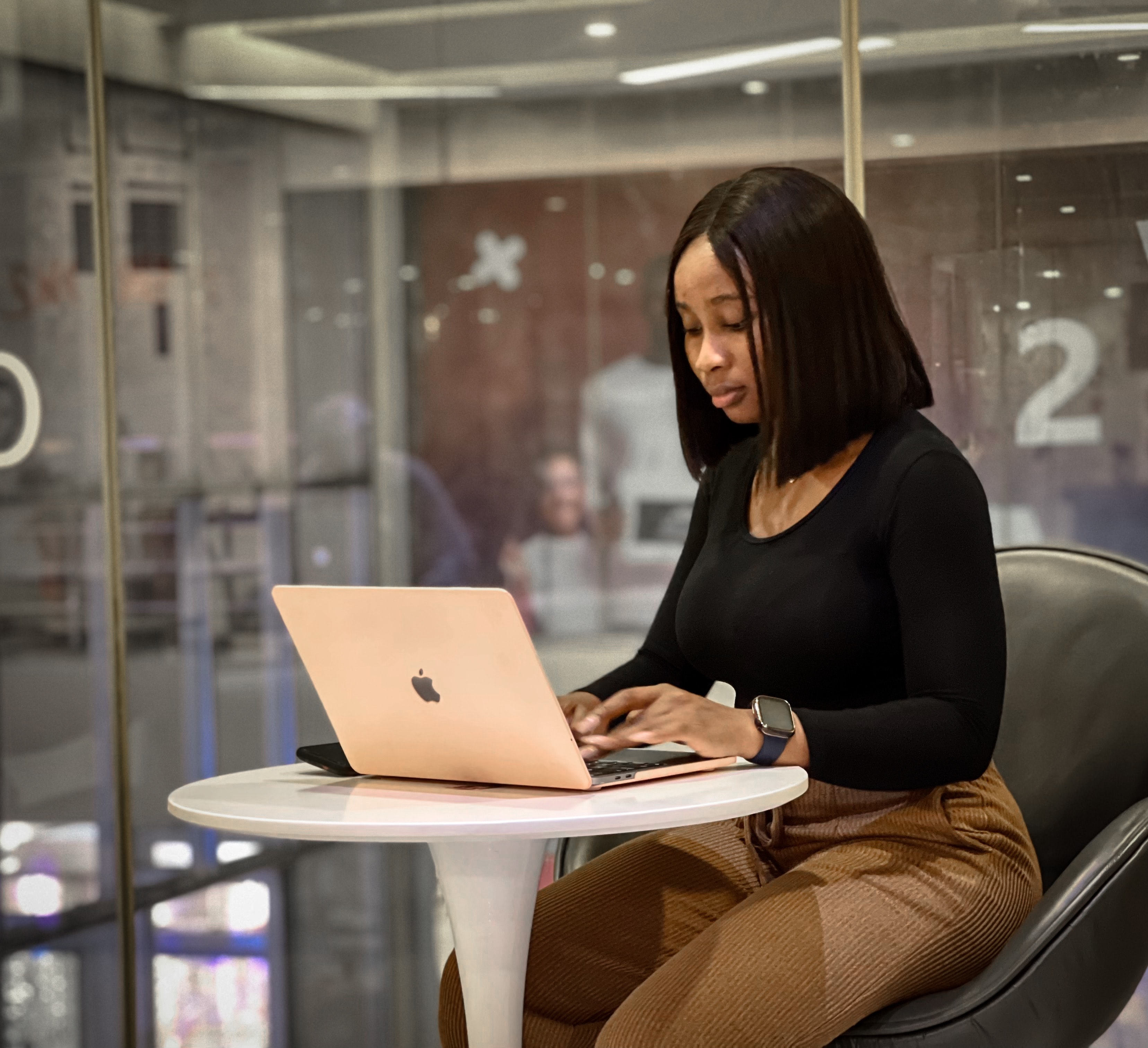 cut-in-a-moment-3idvqWm1rOs-unsplash