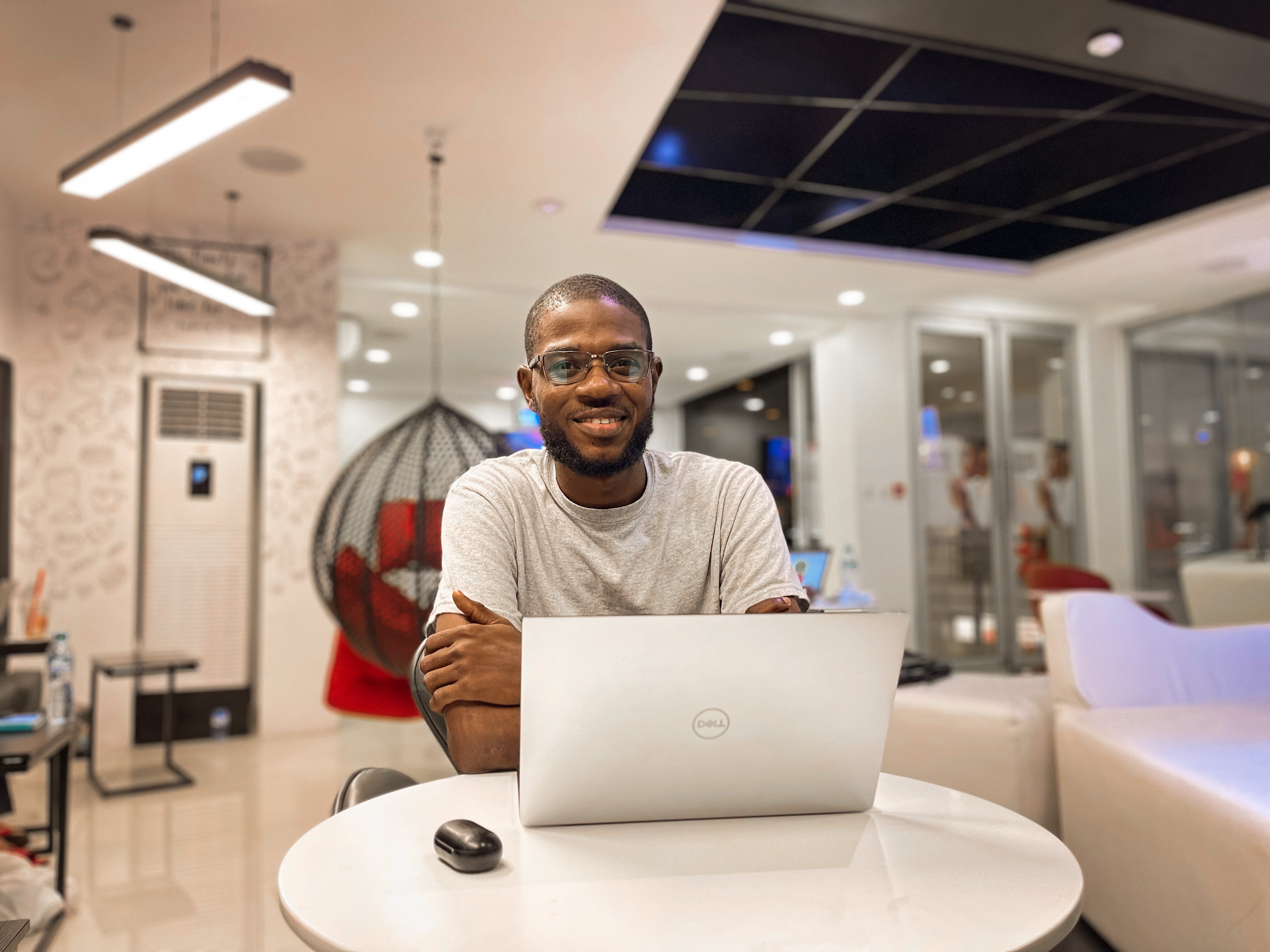 cut-in-a-moment-erbrDIbTLaU-unsplash